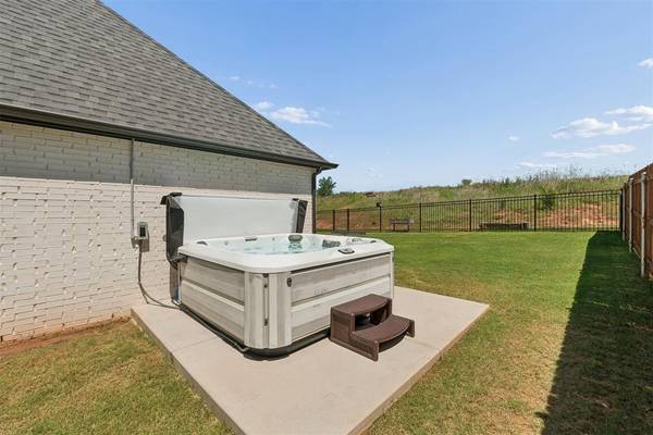 8701 Beechgrove DR, Arcadia, OK 73007
