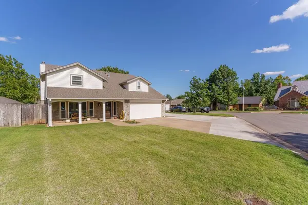908 Sherwood ST, Weatherford, OK 73096