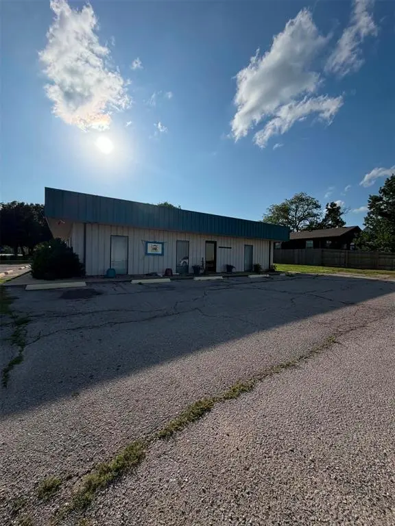 300 W Main ST, Stratford, OK 74872