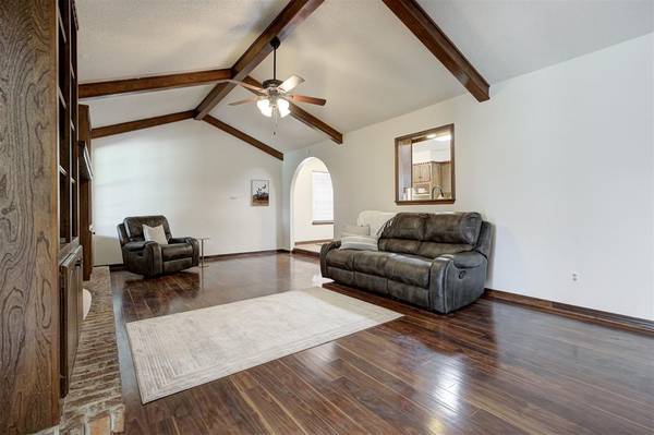 11020 Coachmans RD, Yukon, OK 73099