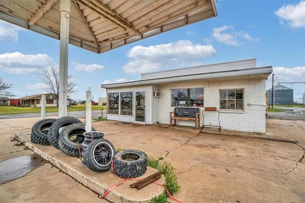 200 E Second ST, Duke, OK 73532