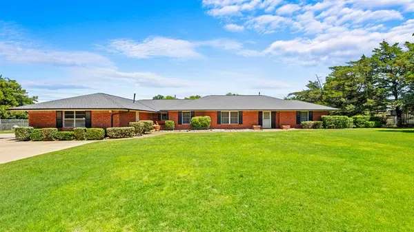 9600 Silver Lake DR, Oklahoma City, OK 73162