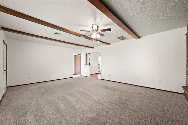 2012 E Hills DR, Moore, OK 73160