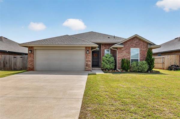 940 S Appaloosa LN, Mustang, OK 73064