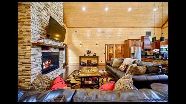 211 Boulder AVE, Broken Bow, OK 74728