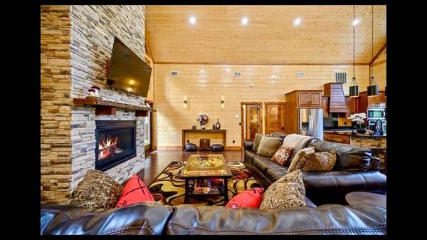 211 Boulder AVE, Broken Bow, OK 74728