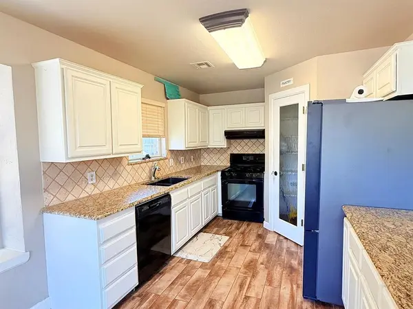 1801 Brittany LN, Edmond, OK 73003