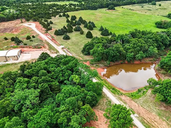 7690 Redbud TRL, Guthrie, OK 73044