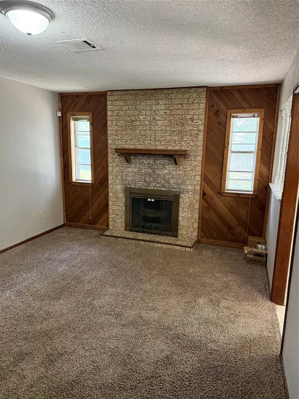 2901 NE Lakeview CIR, Lawton, OK 73507