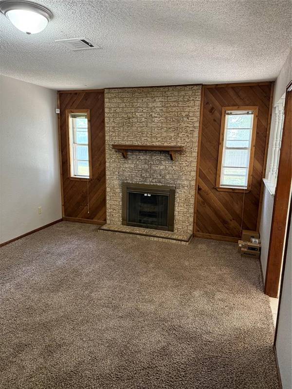 2901 NE Lakeview CIR, Lawton, OK 73507