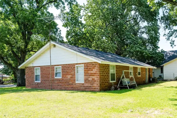 405 S Clayton AVE, Wynnewood, OK 73098