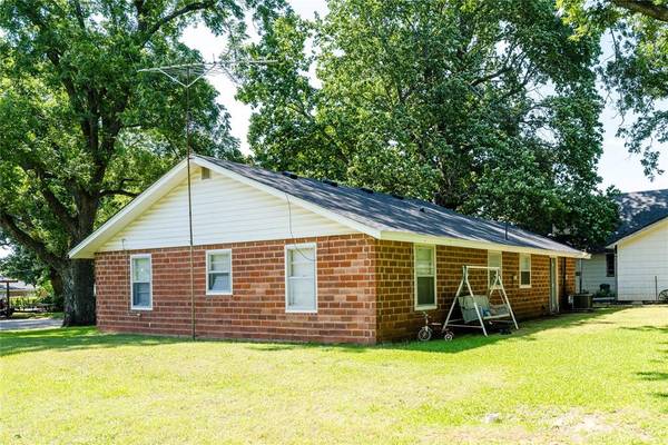 405 S Clayton AVE, Wynnewood, OK 73098