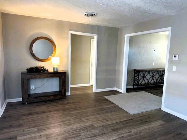 605 N Lowe ST, Hobart, OK 73651