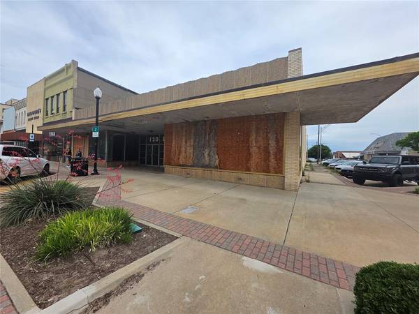 120 E Main ST, Shawnee, OK 74801
