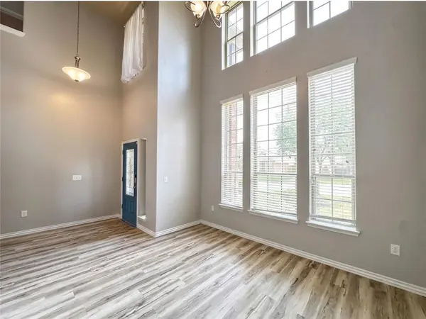 11016 SW 39th CT, Mustang, OK 73064