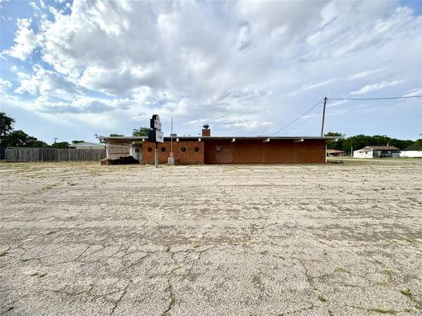 1501 N Pennsylvania AVE, Mangum, OK 73554