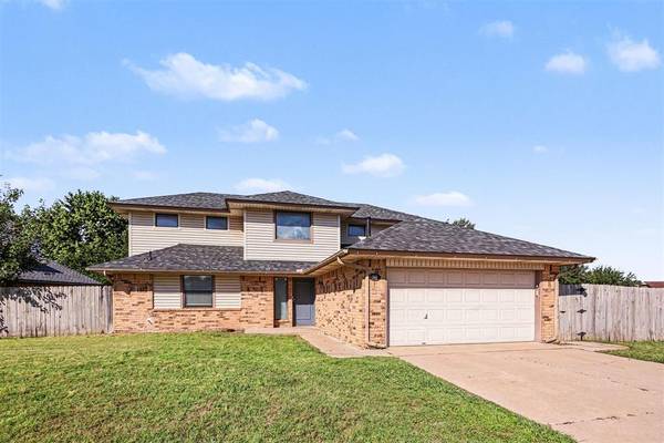 2441 E Hills DR, Moore, OK 73160