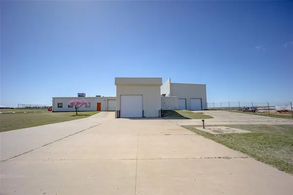 425 W Airport RD, Hinton, OK 73047