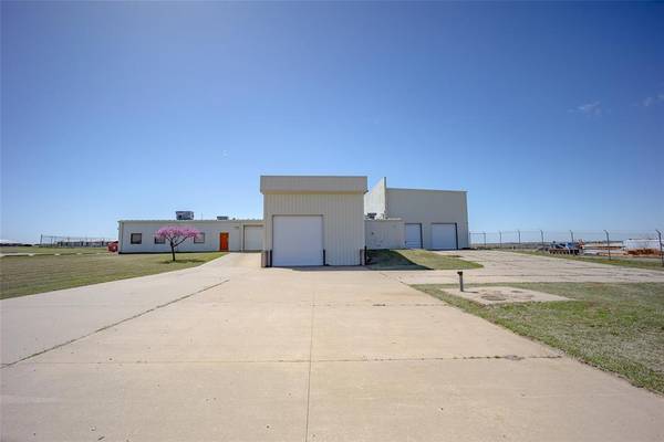 425 W Airport RD, Hinton, OK 73047