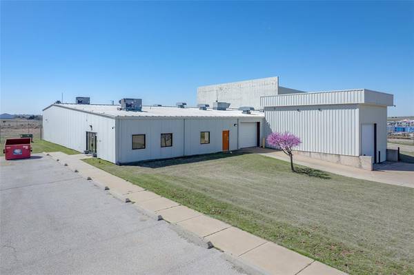 425 W Airport RD, Hinton, OK 73047