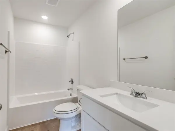 1208 E Stallion LN, Mustang, OK 73064