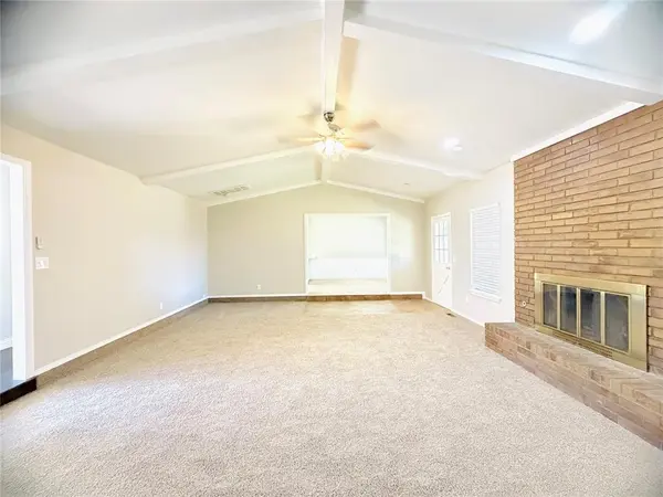 121 W Vail DR, Yukon, OK 73099