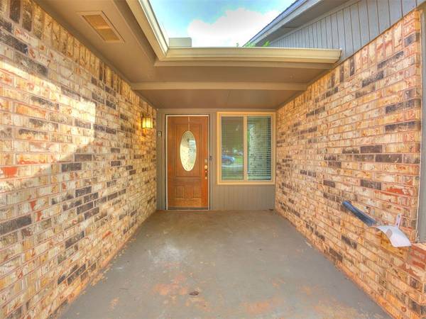 2021 Foxfire RD, Edmond, OK 73003