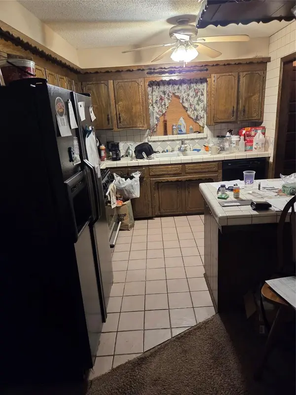 6208 NW Chestnut LN, Lawton, OK 73505