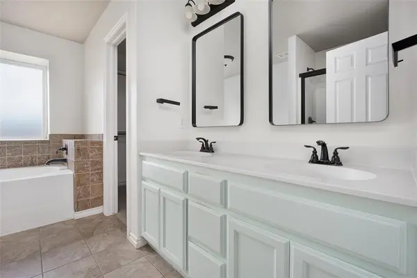 4400 Eagle Owl DR, Norman, OK 73072