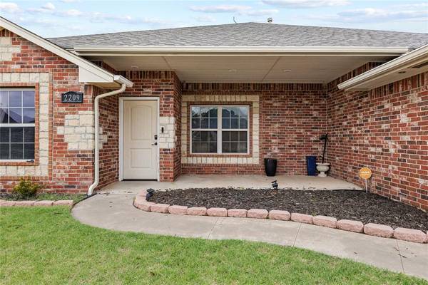 2209 Stratta DR, Weatherford, OK 73096