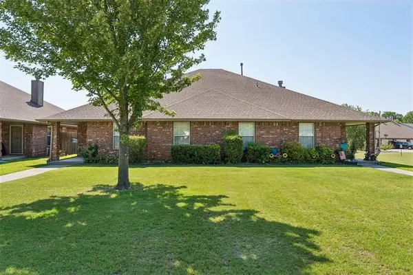 400 N Willowood DR #400 and 402, Yukon, OK 73099