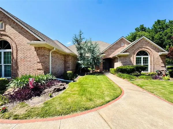 9125 Whispering Oaks DR, Midwest City, OK 73130