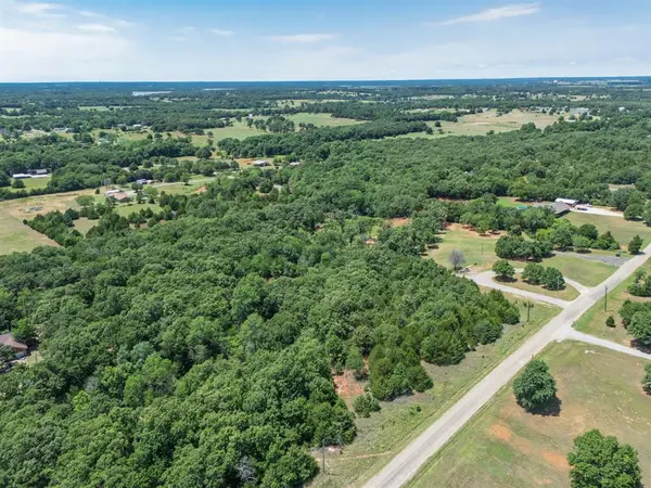 10 Thomas Glenn RD, Shawnee, OK 74801
