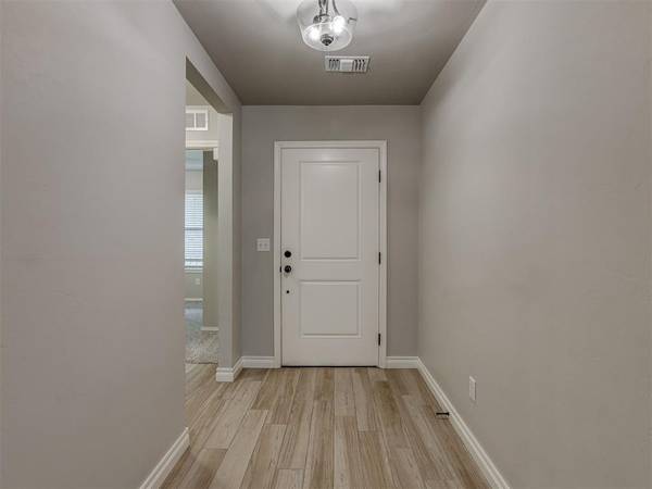 371 Park LN, Harrah, OK 73045