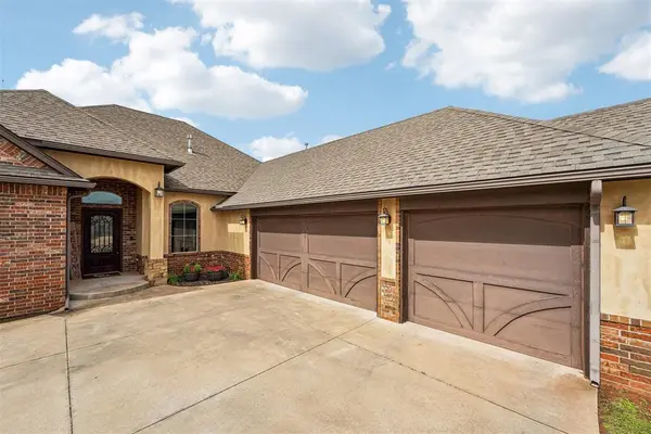 1720 NE 25th ST, Moore, OK 73160