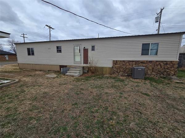 506 W 4th ST, Watonga, OK 73772