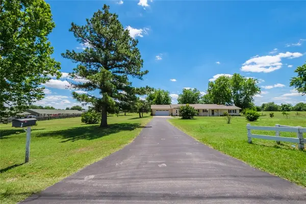523 W Country Club RD, Chickasha, OK 73018