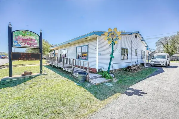 1012 W 3rd ST, Elk City, OK 73644