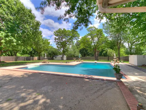 1514 Washington ST, Edmond, OK 73034