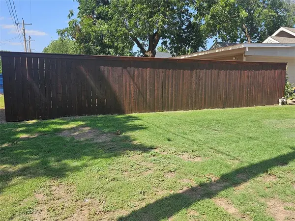 401 N BROADWAY ST, Hobart, OK 73651