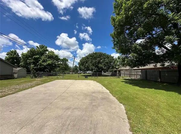 2418 Ellis DR, Shawnee, OK 74804