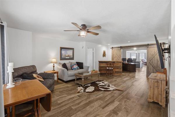 319 E Cedar DR, Tuttle, OK 73089