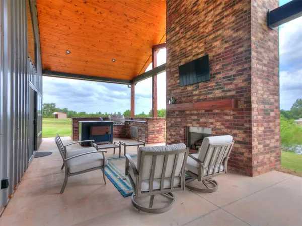 641 Highland Hills DR, Edmond, OK 73034