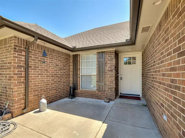 2120 Flamingo Dr, Blanchard, OK 73010