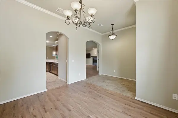 10337 Hawthorn DR, Oklahoma City, OK 73120