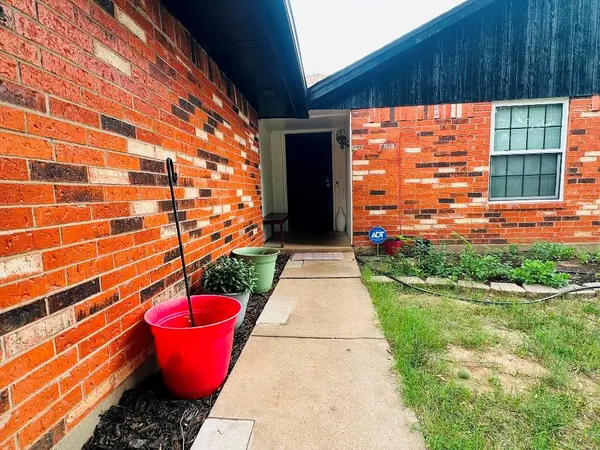 1612 Whispering Creek DR, Edmond, OK 73013