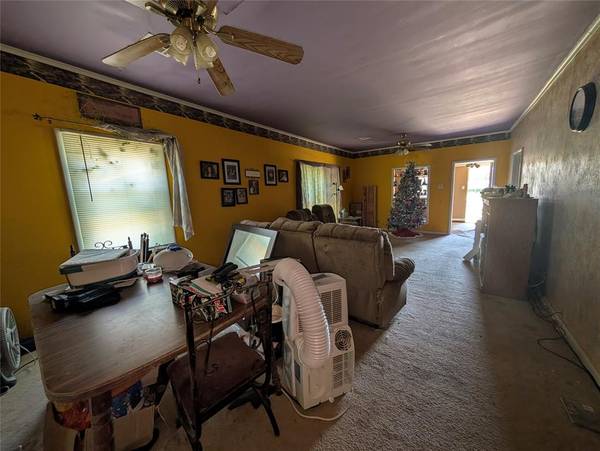 814 W Broadway ST, Henryetta, OK 74437