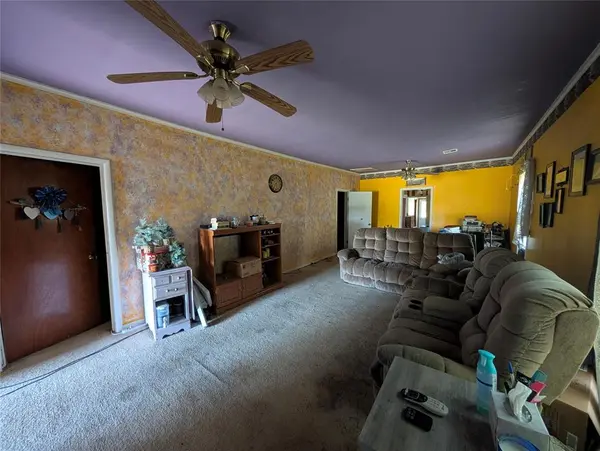 814 W Broadway ST, Henryetta, OK 74437