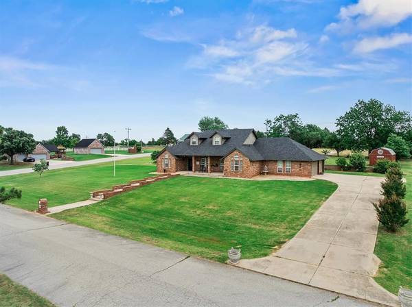 10700 Crystal Creek DR, Mustang, OK 73064