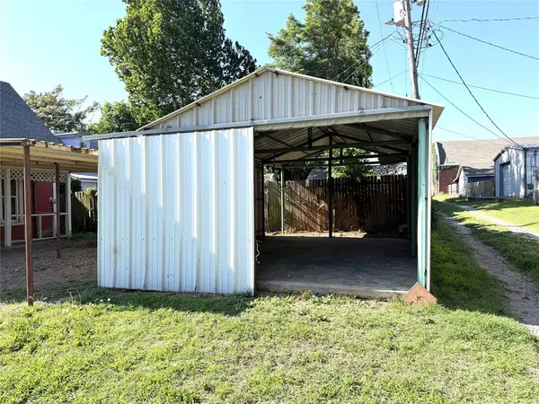 221 N Barker AVE, El Reno, OK 73036